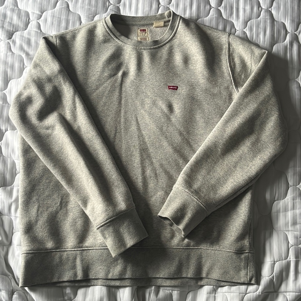 Grey Levi’s Crewneck